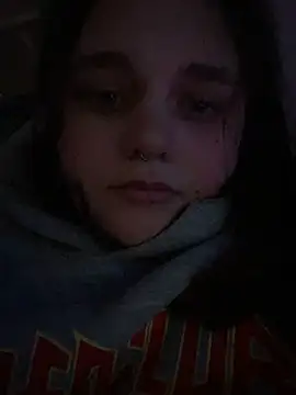 HotQueenDaphne - show panties both
