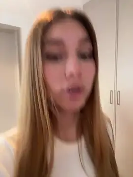 Nikii__ - Show titsssss