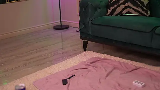 TanyaVonDe - TWERK all over my DILDO