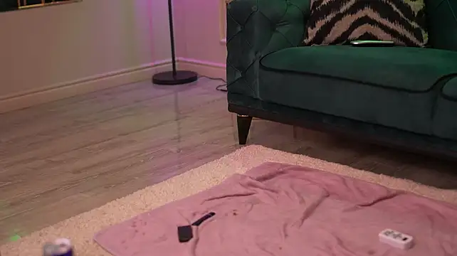 TanyaVonDe - TWERK all over my DILDO