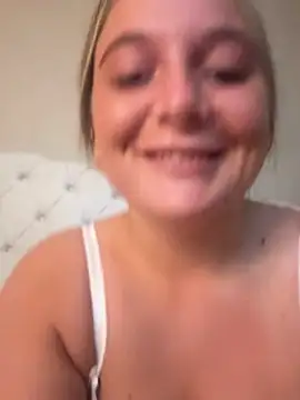 Oliviaabluee - Rub boobs😻