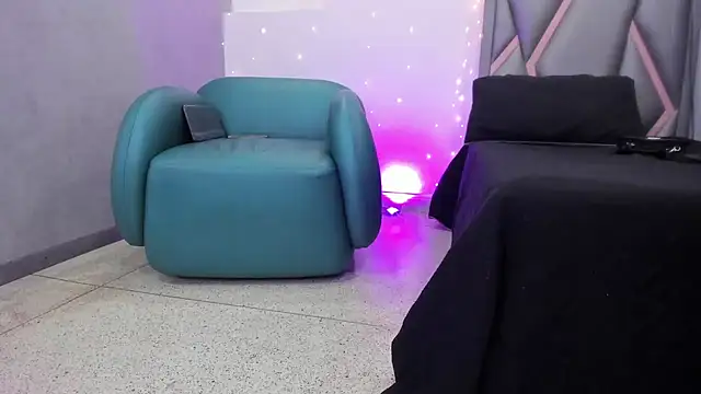 Esterlindez - show off my huge bum