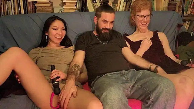 LoveFoxyQueen - Show Pussy with kiss