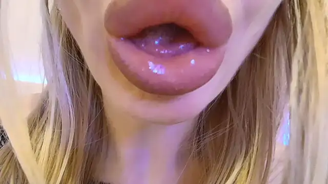 Velvet_kissx - How about some wetness?Booom 💦 😈 👄 🎇