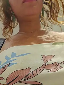 Karen_San_Miguel - Flash tits in public + spit tits 😈
