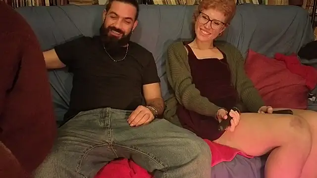 LoveFoxyQueen - Show Pussy with kiss