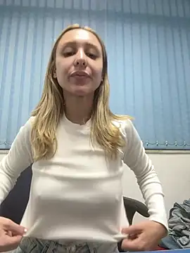 Emmadiamonds - Tocar uma no trabalho