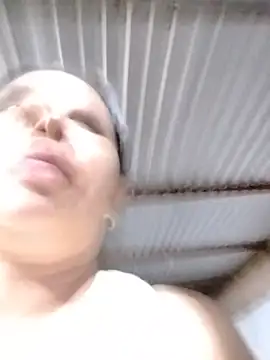 MIA-LARIOS - Flash tetas