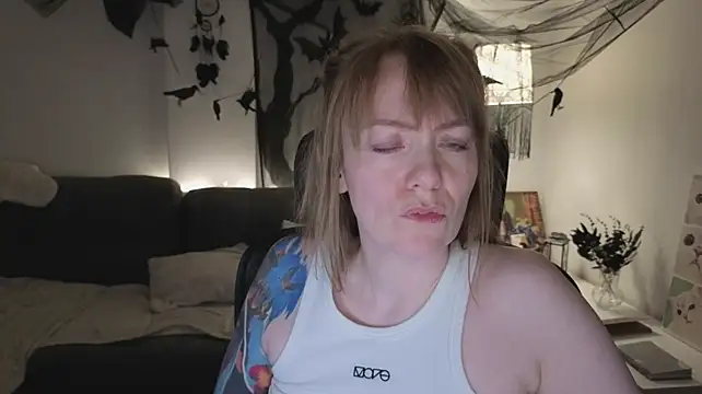 Aurora_Velvett_