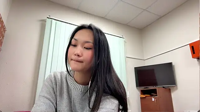PrincessYeary - Tease with my top