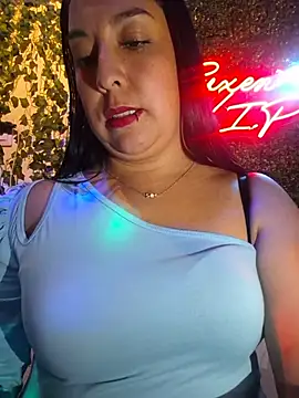 Keny__a - Remove blouse at bar😈