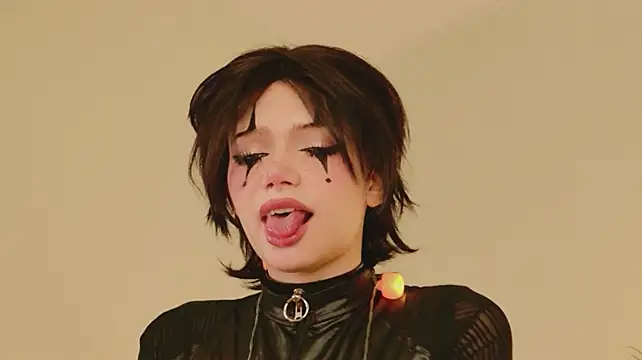 Dark_Diva - sexy wink at cam