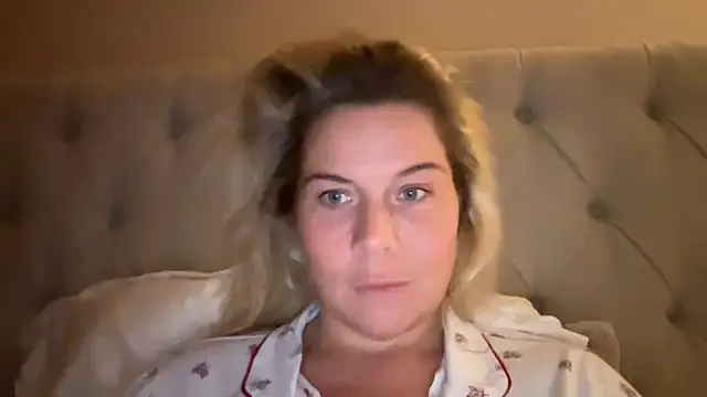 Erincheshire - LT GETS SNAP AND FULL LENGTH SEX TAPE