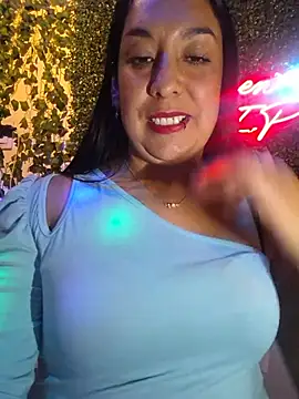 Keny__a - Remove blouse at bar😈