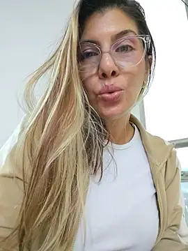 Scarlett_moore - Show boobs