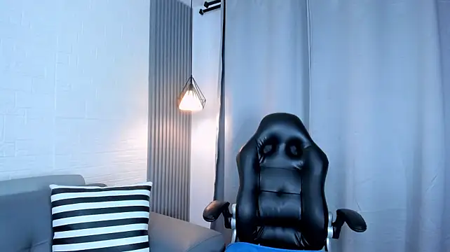 Kymmie - spit on my clitoris
