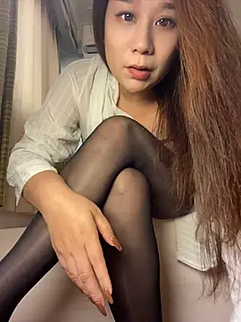Coco_sexgirl - 新人御姐coco第一天直播 哥哥们点点关注 完成目标大厅全裸三分钟