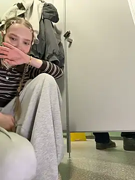 Bambi_lu - TOPLESS doggy NO PANTIES in UBER