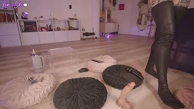 Iam_elii1 - TWERK WITH SKIRT OFF
