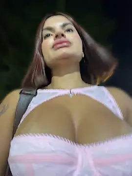 Irina_Velvett - Fingers in the pussy 😈🥴💦in públic