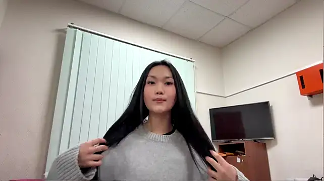 PrincessYeary - Tease with my top