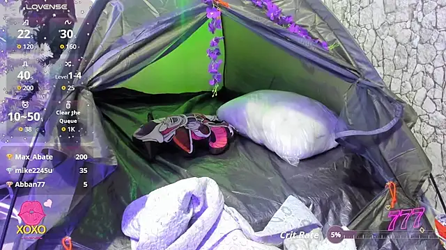 Samy_gp - Flash boobs and pinch nipples closely.
