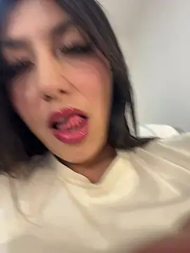 MiaJones21 - in topless x2 min
