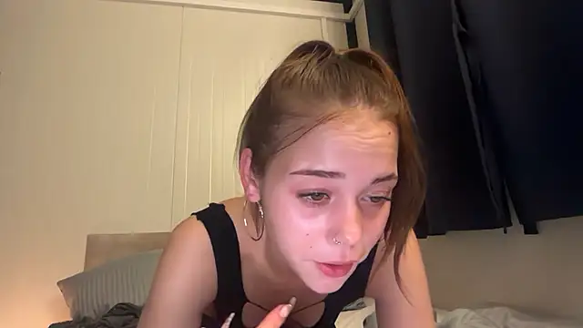 EmmySophie - Show my Ass