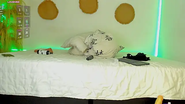 Cheells - Come on guys fuck my pussy with dildo 😈