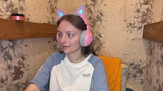 EmyMiu - show toungle