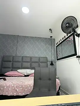 Emilyy_r - Dildo in action
