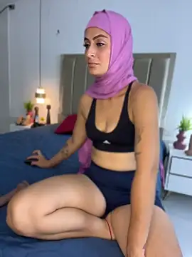 Aisha_k - Slowly suck on the toy😇