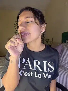 Rebbecca_ - aceite en mis boobs