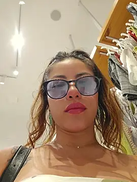 Karen_San_Miguel - Flash tits in public + spit tits 😈