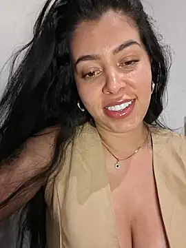 Luianna - Take off my top and drool on my tits 🤤
