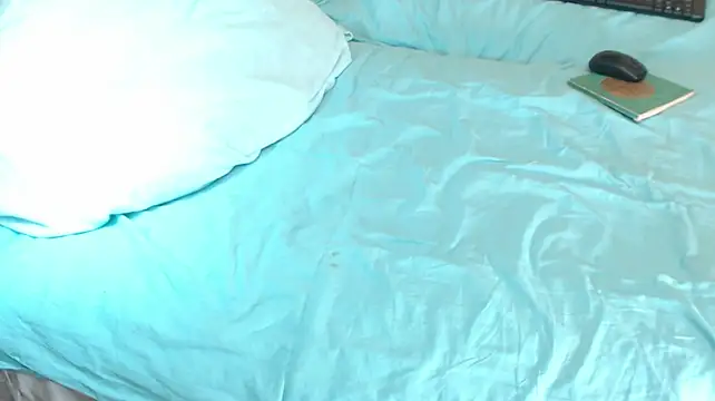 Q_T_pie - fingering pussy