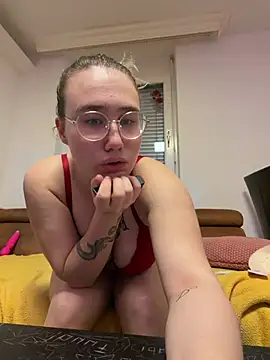 MarieHofer19 - Rub my pussy without bra ✨