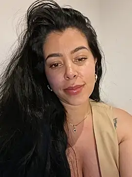 Luianna - Remove panties and fingers in pussy