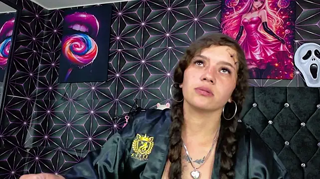 Sharlotshh - Saliva on my boobs