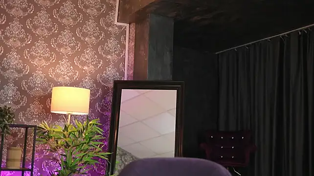 LeylaSaint - a wet pussy is a happy pussy