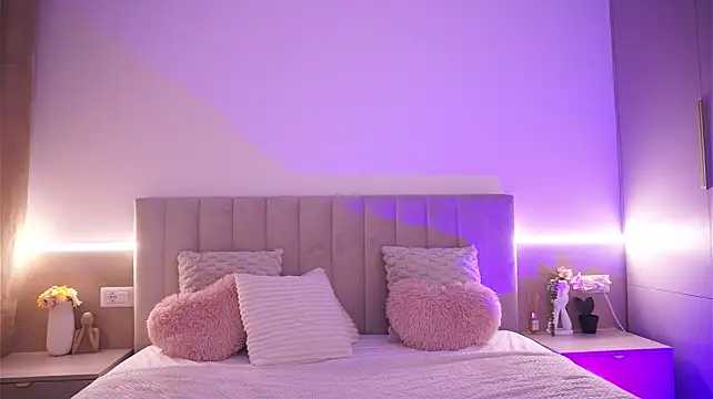 LaraAnnee - warm me up with some spanks...