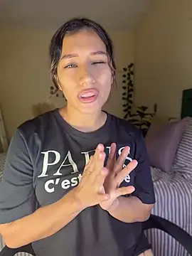 Rebbecca_ - aceite en mis nalgas