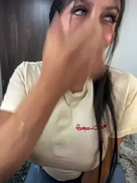 MiaJones21 - in topless x2 min