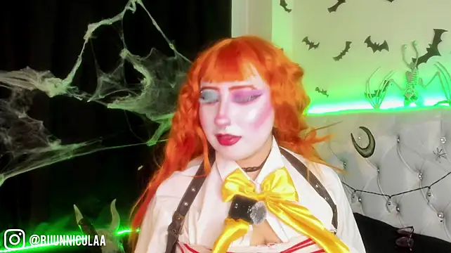 LarissaHell - Plug on my tigh ass