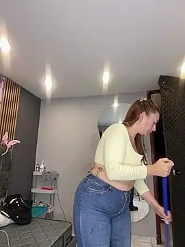 Samara-kitty - my friend spanks me on the butt x5