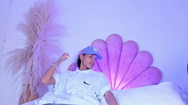 Candyandmarilyn - kiss tits