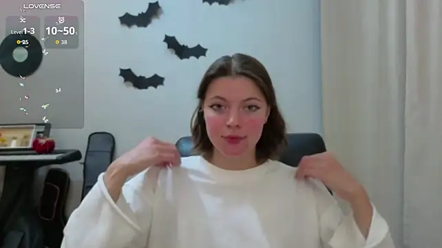 LoriYates - topless and play with nipples