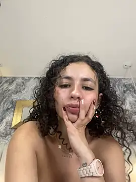 Ivonne_Gold - 3 fingers in my pussy 🔥