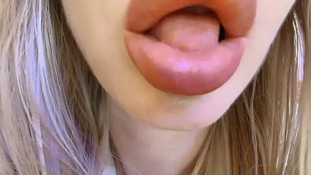 Velvet_kissx - How about some wetness?Booom 💦 😈 👄 🎇