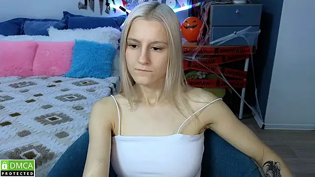Alinika08 - naked on the bed